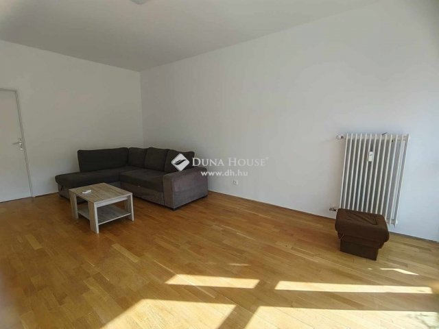 Eladó panellakás, Pécsett 41.99 M Ft, 2 szobás