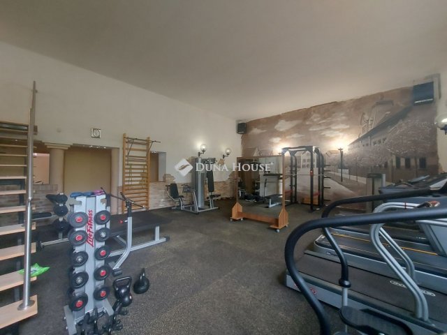 Eladó üzlethelyiség, Törökszentmiklóson 115 M Ft