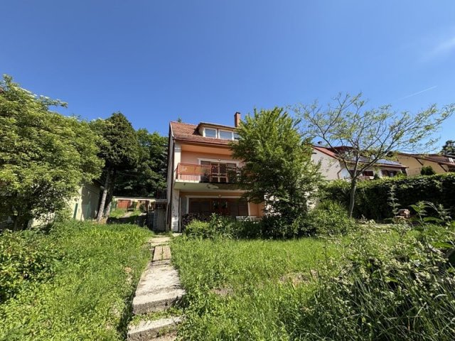 Eladó családi ház, Orfűn 59.5 M Ft, 10 szobás