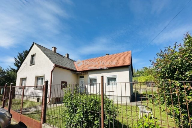 Eladó családi ház, Nagysápon 47.4 M Ft, 4 szobás