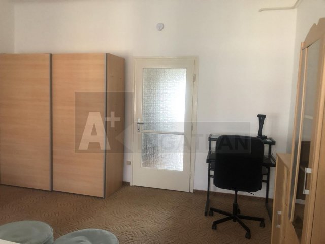 Kiadó téglalakás, albérlet, Szegeden 100 E Ft / hó, 1 szobás