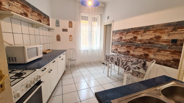 Kiadó téglalakás, albérlet, Pécsett 150 E Ft / hó, 1 szobás