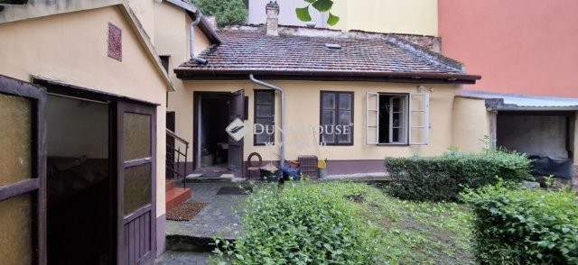 Eladó családi ház, Pécsett 75 M Ft, 3 szobás