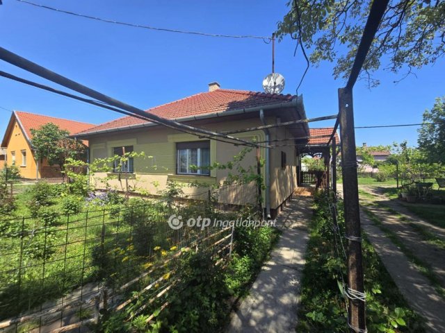 Eladó családi ház, Kabán 26.8 M Ft, 2 szobás