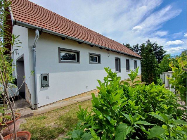 Eladó családi ház, Veresegyházon 138.9 M Ft, 4 szobás