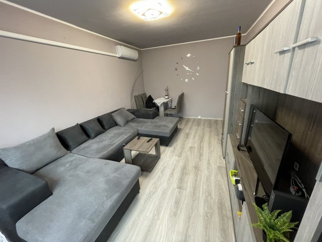 Eladó panellakás, Székesfehérvárott 49.99 M Ft, 2+1 szobás