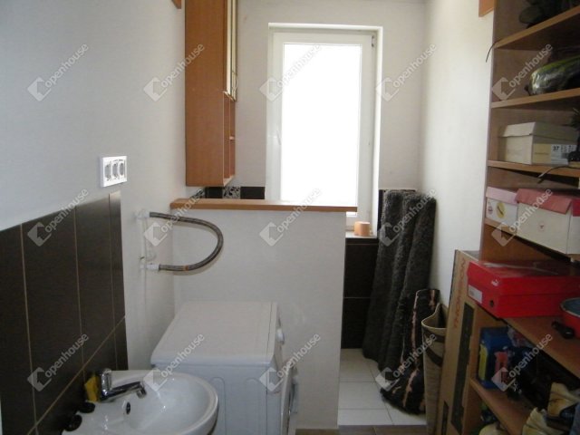 Eladó téglalakás, Dunaalmáson 42 M Ft, 4 szobás