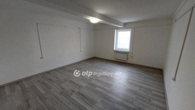 Eladó családi ház, Karcagon 12 M Ft, 1+1 szobás
