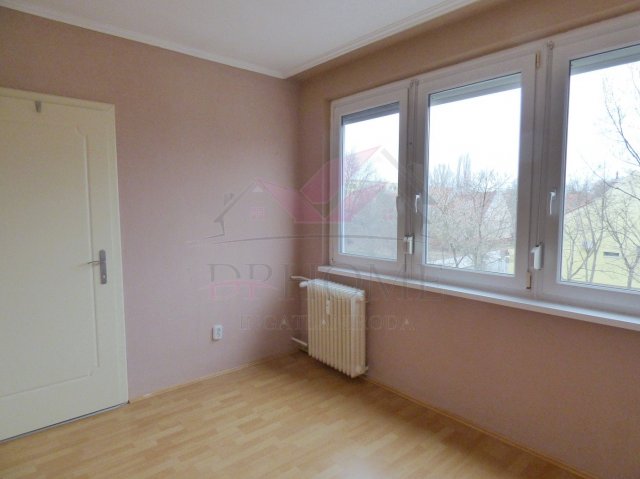 Eladó téglalakás, Debrecenben 55.9 M Ft, 3 szobás