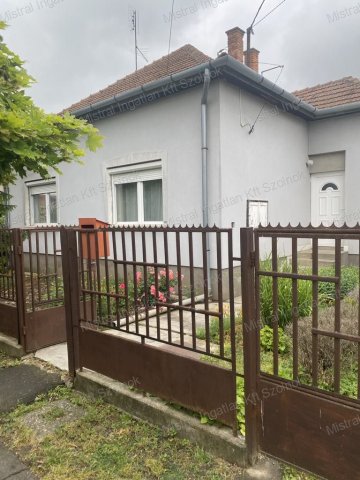 Eladó családi ház, Törökszentmiklóson 28.5 M Ft, 3 szobás
