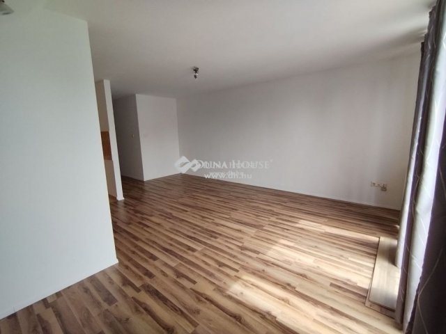 Eladó téglalakás, Szegeden 64 M Ft, 3 szobás