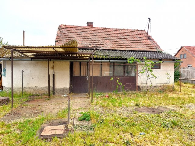 Eladó családi ház, Fegyverneken 6.5 M Ft, 1 szobás