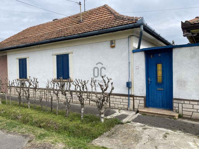 Eladó családi ház, Cegléden 29.9 M Ft, 2 szobás
