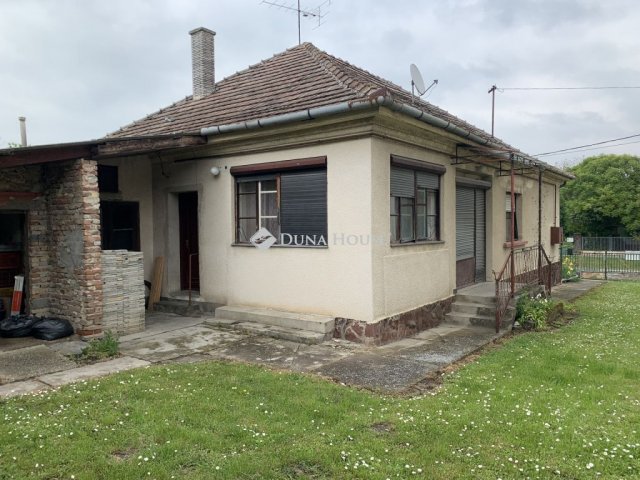 Eladó családi ház, Balatonkeresztúron 48.5 M Ft, 4 szobás