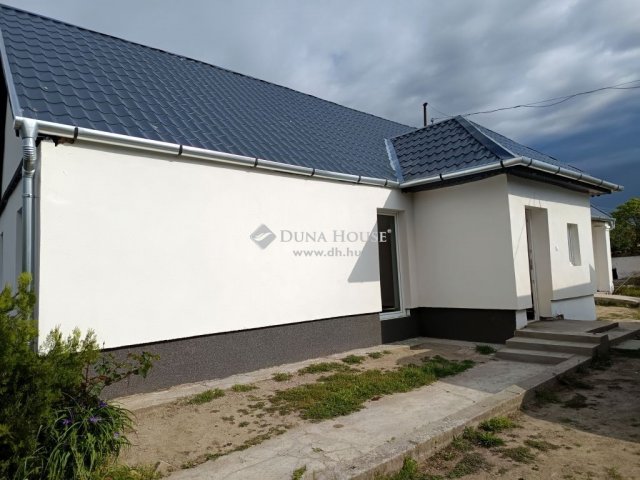 Eladó családi ház, Tápiószentmártonon 37.9 M Ft, 4 szobás