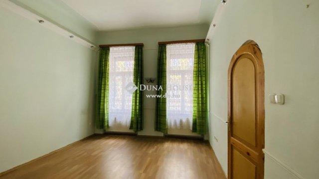 Eladó téglalakás, Budapesten, VI. kerületben 49.8 M Ft, 2 szobás