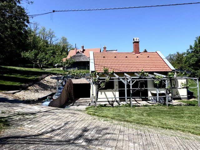 Eladó családi ház, Zamárdiban 360 M Ft, 6 szobás