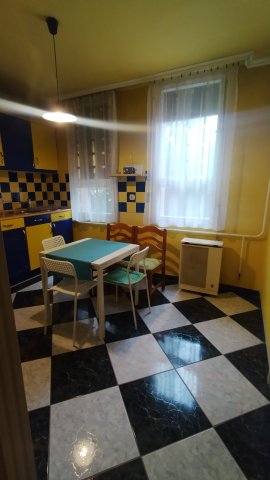 Eladó panellakás, Törökszentmiklóson 28 M Ft, 2 szobás