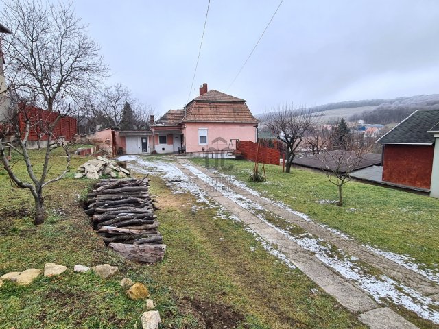 Eladó családi ház, Ajkán 32.5 M Ft, 3 szobás