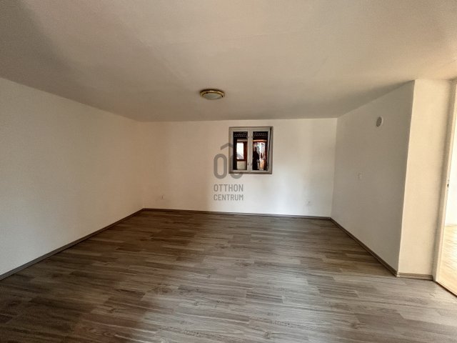 Eladó családi ház, Csemőn 24.99 M Ft, 3 szobás