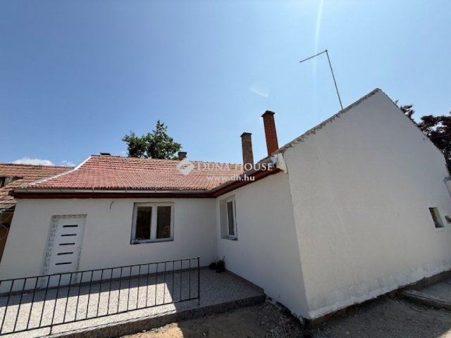 Eladó családi ház, Cegléden 53 M Ft, 3 szobás