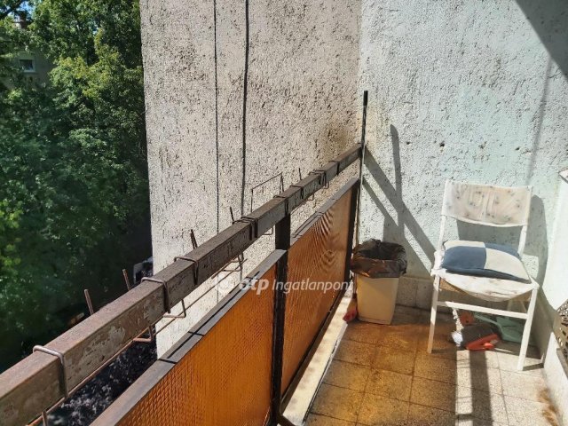 Eladó téglalakás, Békésen 25 M Ft, 3 szobás