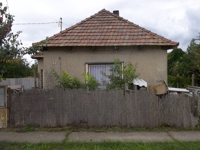 Eladó családi ház, Pusztaszabolcson 14 M Ft, 2 szobás