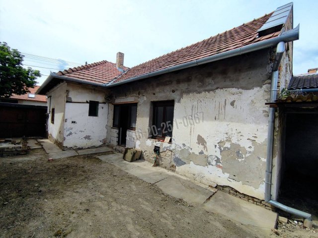 Eladó családi ház, Mohácson 19.9 M Ft, 2 szobás
