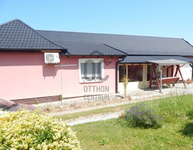 Eladó családi ház, Lakhegyen 69.99 M Ft, 4 szobás