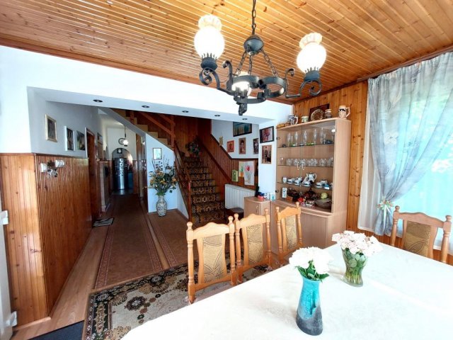 Eladó családi ház, Szentendrén 117.9 M Ft, 4 szobás