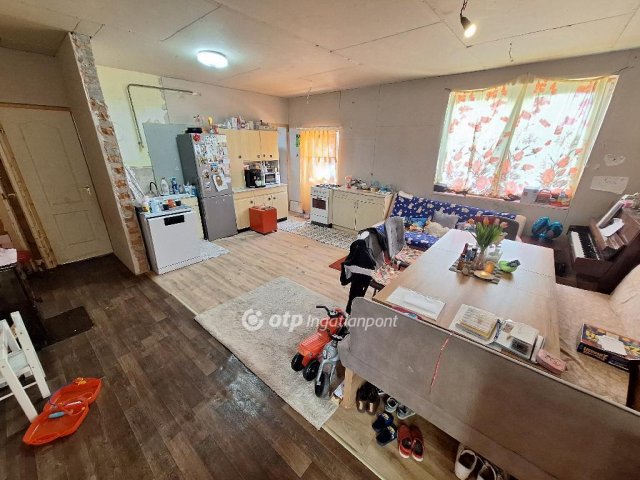 Eladó családi ház, Tiszaföldváron 9.5 M Ft, 2 szobás