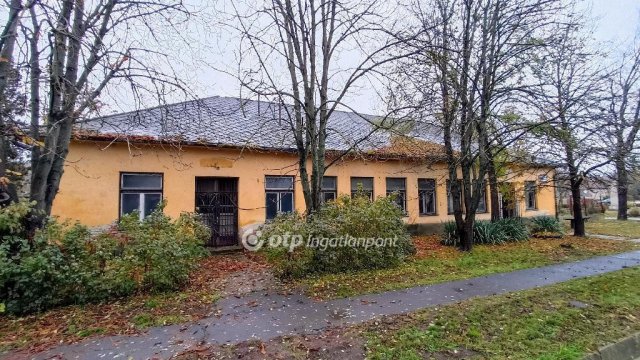 Eladó üzlethelyiség, Tiszasülyön 17.5 M Ft