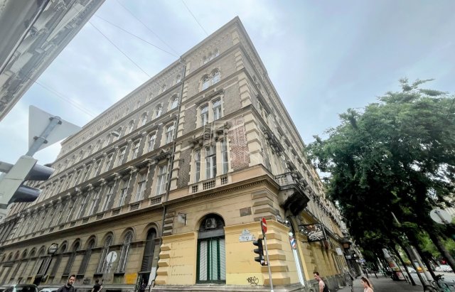 Eladó téglalakás, Budapesten, VIII. kerületben 92 M Ft