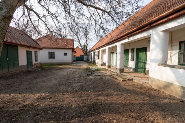Eladó családi ház, Móron 65 M Ft, 2 szobás