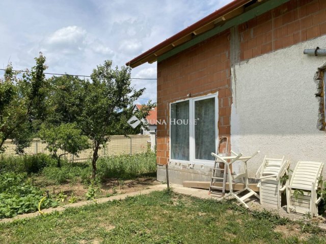 Eladó családi ház, Budakeszin, Őz utcában 79.9 M Ft, 2 szobás