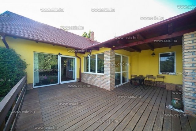 Eladó családi ház, Nagykovácsiban 195 M Ft, 4 szobás