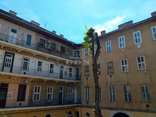 Eladó téglalakás, Budapesten, VII. kerületben 59.9 M Ft