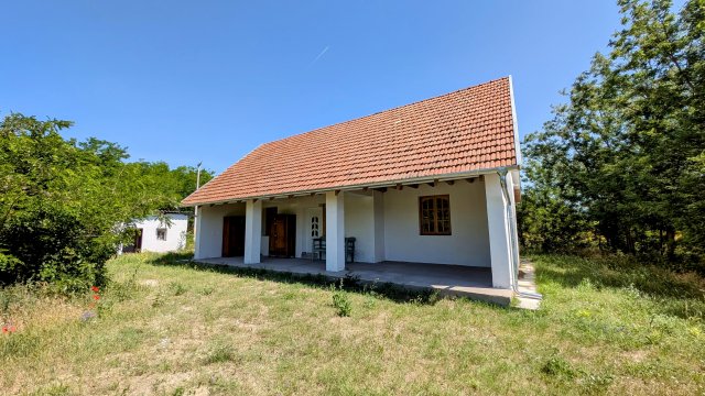 Eladó családi ház, Helvécián 28 M Ft, 2 szobás