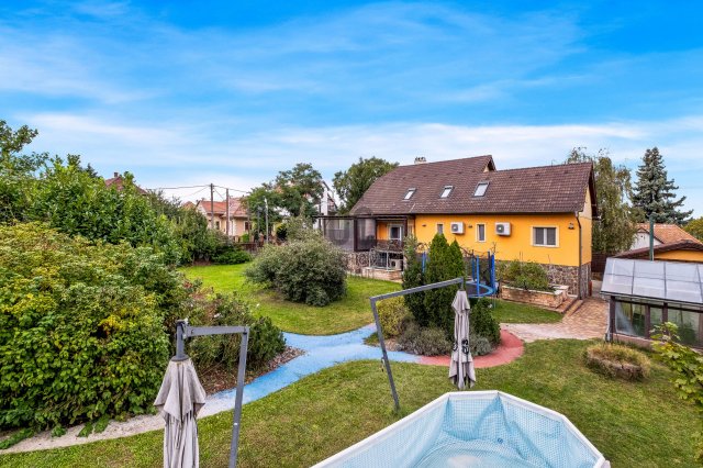 Eladó családi ház, Budapesten, XVI. kerületben 330 M Ft