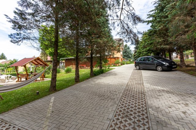 Eladó családi ház, Abaligeten 149 M Ft, 8 szobás