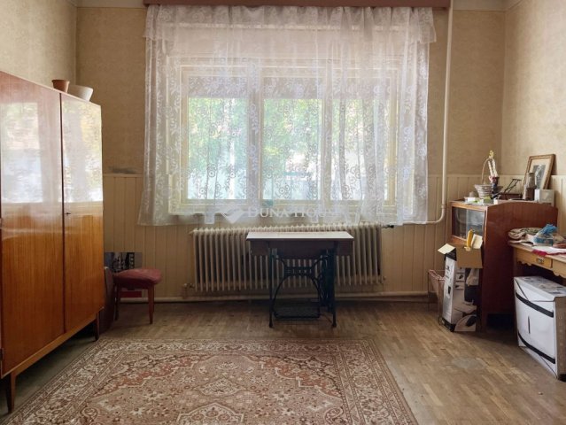 Eladó családi ház, Szekszárdon 31 M Ft, 4 szobás