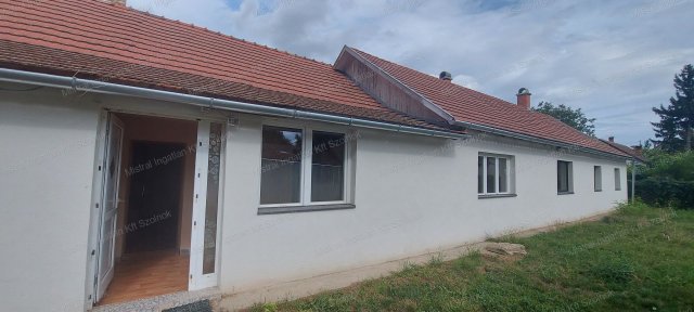 Eladó családi ház, Tiszaburán 13.5 M Ft, 3+2 szobás