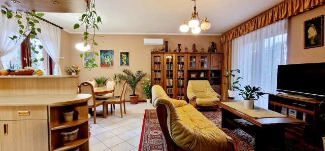 Eladó családi ház, Budaörsön 219.9 M Ft, 4+1 szobás
