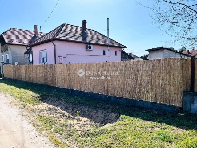 Eladó családi ház, Tápiószecsőn 38.9 M Ft, 2 szobás