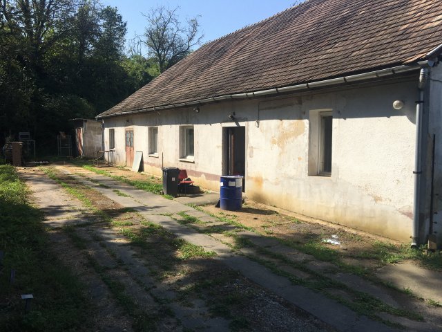 Eladó ipari ingatlan, Komlón, Építők útján 38 M Ft