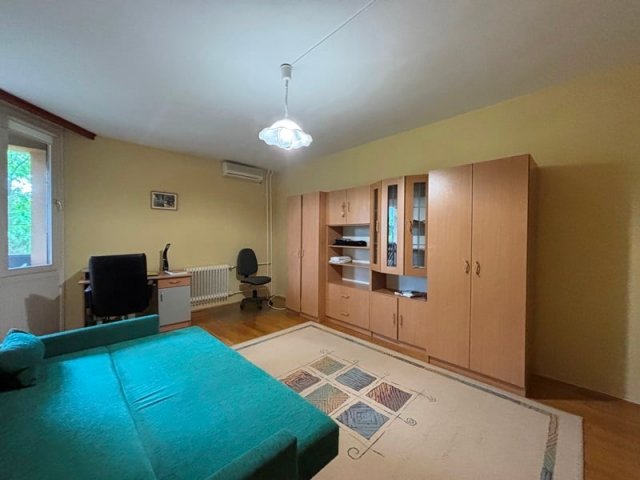 Kiadó téglalakás, albérlet, Pécsett 170 E Ft / hó, 3 szobás
