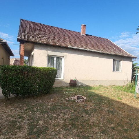 Eladó családi ház, Mikepércsen 87 M Ft, 6+1 szobás