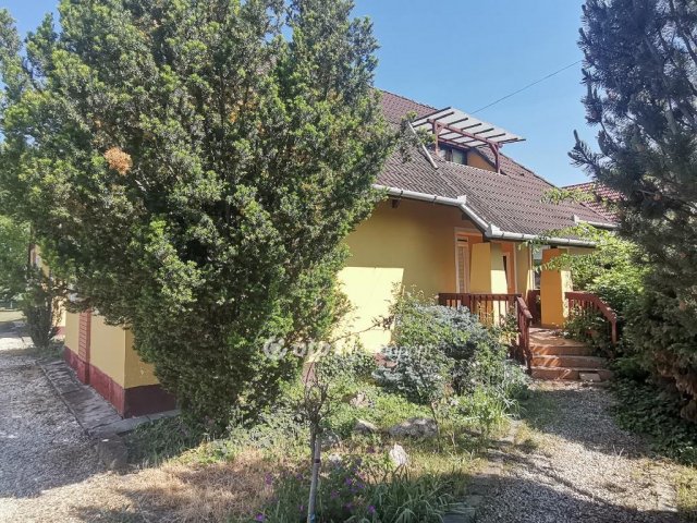 Eladó családi ház, Békéscsabán 69 M Ft, 8 szobás