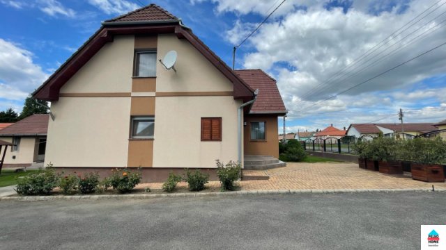 Eladó családi ház, Marcaliban 75 M Ft, 6+1 szobás