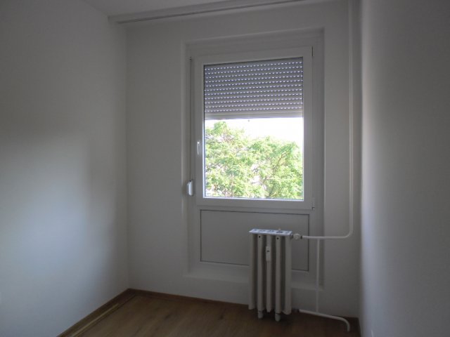 Kiadó panellakás, albérlet, Szekszárdon 120 E Ft / hó